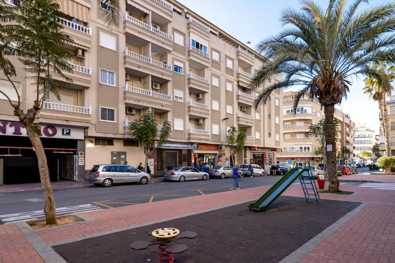 Apartamento Caballero De Rodas Torrevieja Eksteriør billede